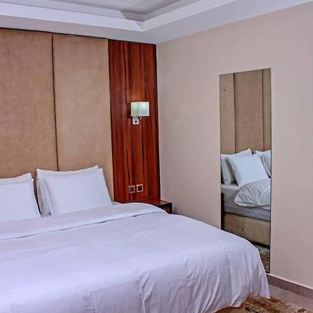 Joshesther Olive Hotel Ikeja Extérieur photo