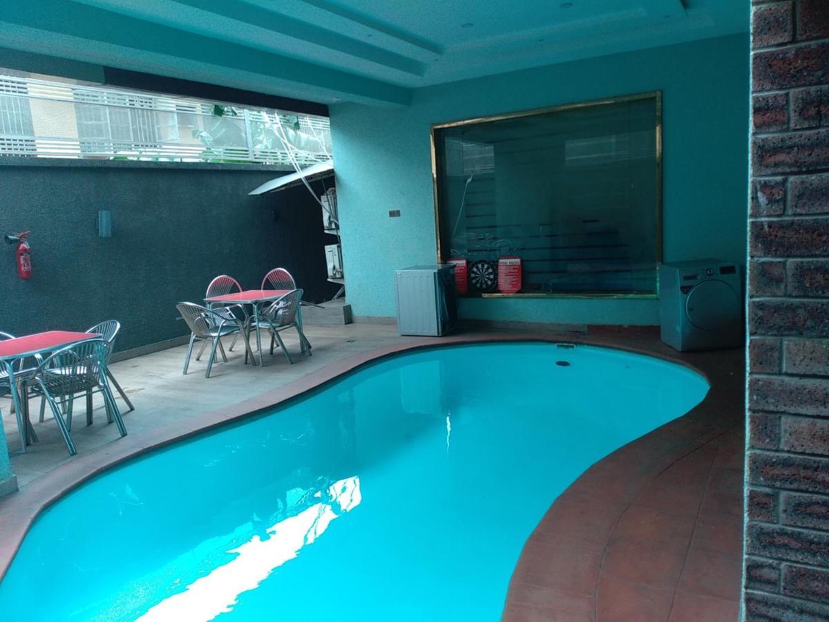 Joshesther Olive Hotel Ikeja Extérieur photo