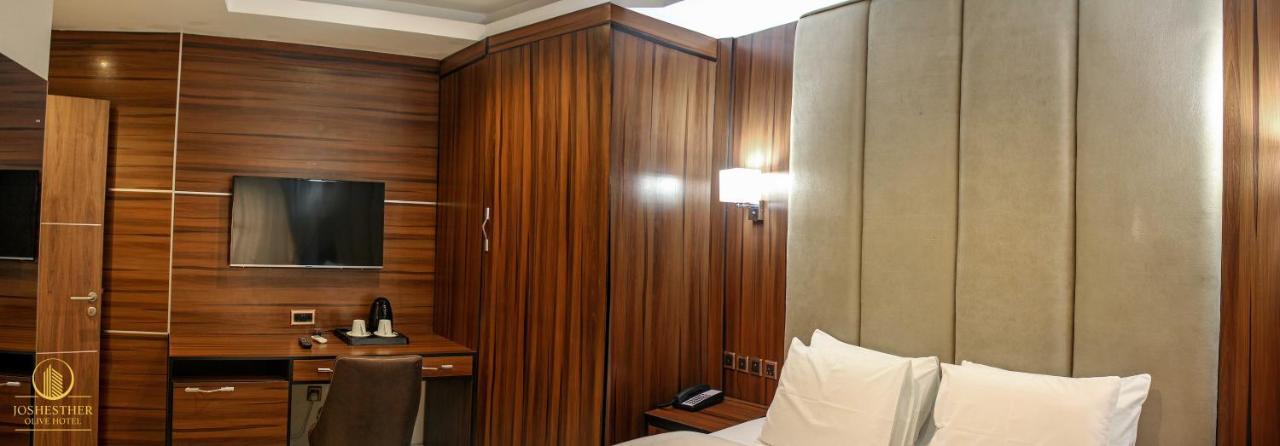 Joshesther Olive Hotel Ikeja Extérieur photo
