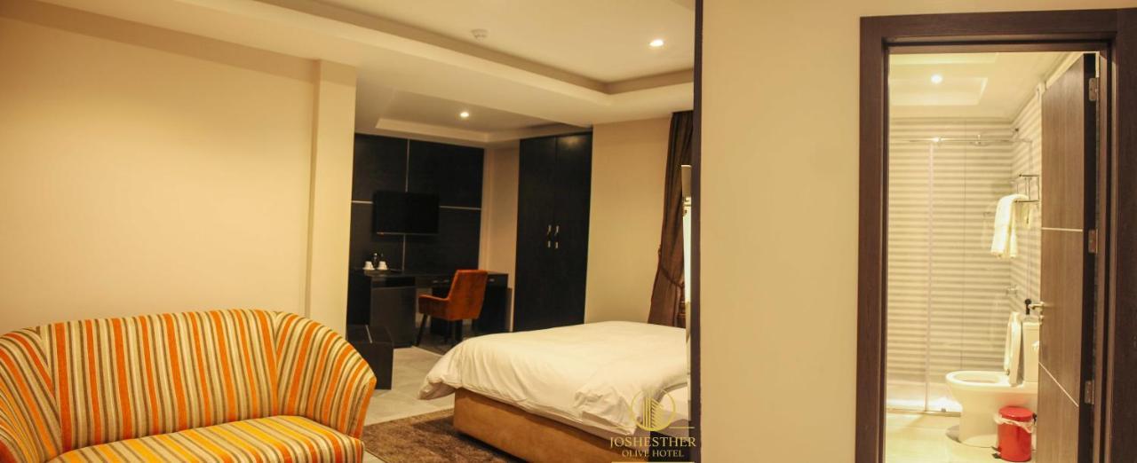 Joshesther Olive Hotel Ikeja Extérieur photo