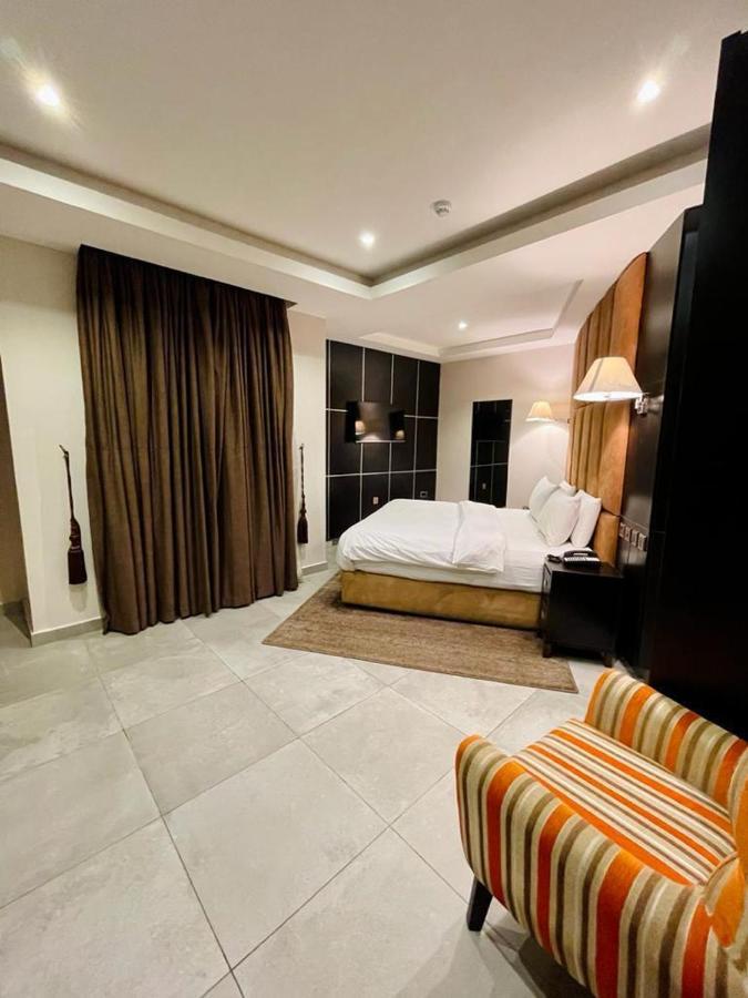 Joshesther Olive Hotel Ikeja Extérieur photo