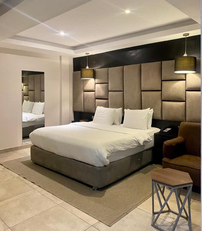 Joshesther Olive Hotel Ikeja Extérieur photo