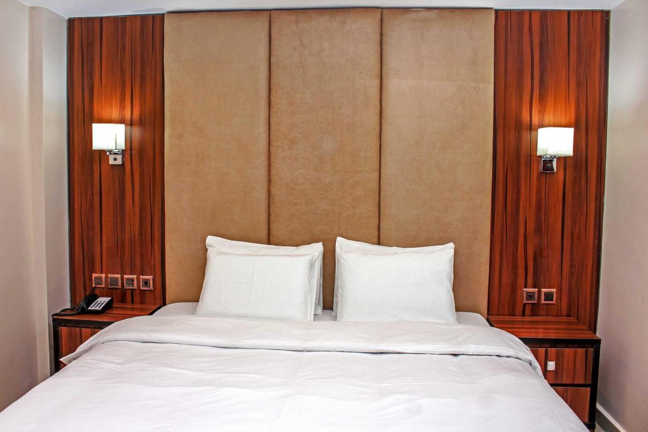 Joshesther Olive Hotel Ikeja Extérieur photo
