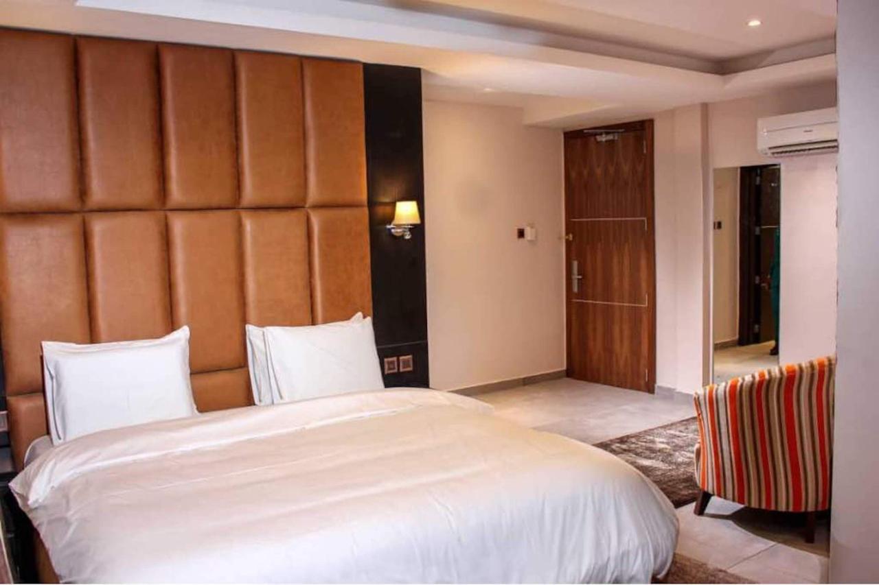Joshesther Olive Hotel Ikeja Extérieur photo
