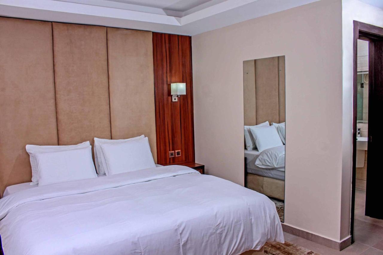 Joshesther Olive Hotel Ikeja Extérieur photo