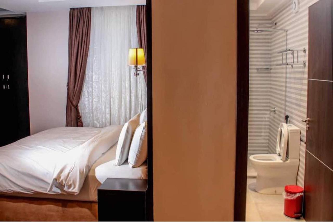 Joshesther Olive Hotel Ikeja Extérieur photo